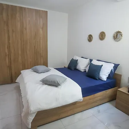 Daire Stunning 2 Bedroom 2 Bathroom Apt St Julians Ta' Cikkun